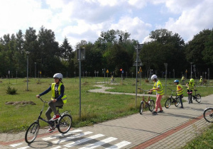Jazda rowerami po Miasteczku Ruchu Drogowego