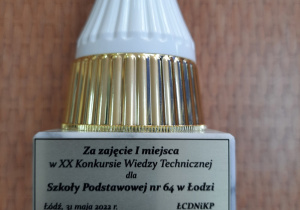 Tabliczka z pucharu za zajęcie I miejsca w XX Konkursie Wiedzy Technicznej