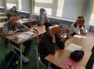 Lekcje chemii z okularami VR