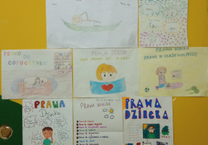 Gazetka klasowa z pracami plastycznymi uczniów
