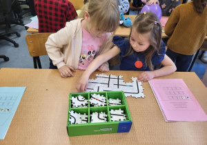 Układanie z puzzli trasy dla robota
