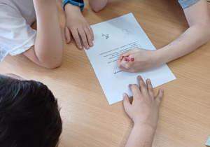 Uczestnicy konkursu w czasie rozwiązywania zadań konkursowych