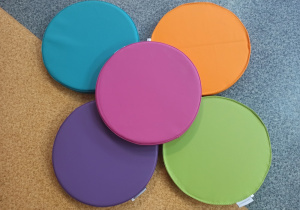 Kolorowe okrągłe poduszeczki