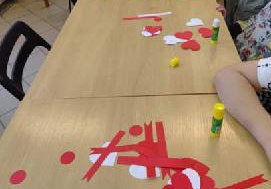 Praca nad kotylionami