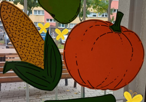 "Owoce i warzywa" - dekoracja świetlicy