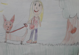 Dziewczynka prowadzi psa na smyczy - rysunek wykonany kredkami.