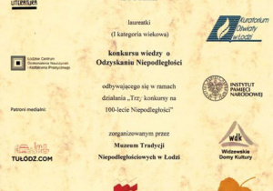 Dyplom dla Natalii - laureatki historycznego konkursu wiedzy o Odzyskaniu Niepodległości