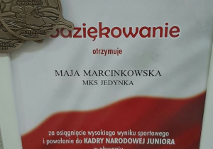 Podziękowanie za sukcesy sportowe i powołanie do Kadry Narodowej Juniora w pływaniu na rok 2020. W lewym górny rogu medal za Mistrzostwa Województwa Łódzkiego w pływaniu.