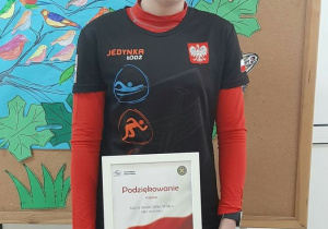Maja z podziękowaniami za sukcesy sportowe i powołanie do Kadry Narodowej Juniora w pływaniu na rok 2020.