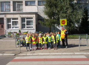 Ćwiczenie przechodzenia przez ulicę uczniów I b