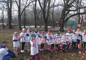 Radość sprawiły wystrzelone serduszka- konfetti.