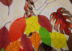 Pani Jesień w sukni z liście z wiewiórką na dłoni